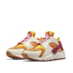 کفش ورزشی زنانه نایک Air Huarache مدل DO6720-100 رنگ سفید نارنجی