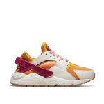 کفش ورزشی زنانه نایک Air Huarache مدل DO6720-100 رنگ سفید نارنجی